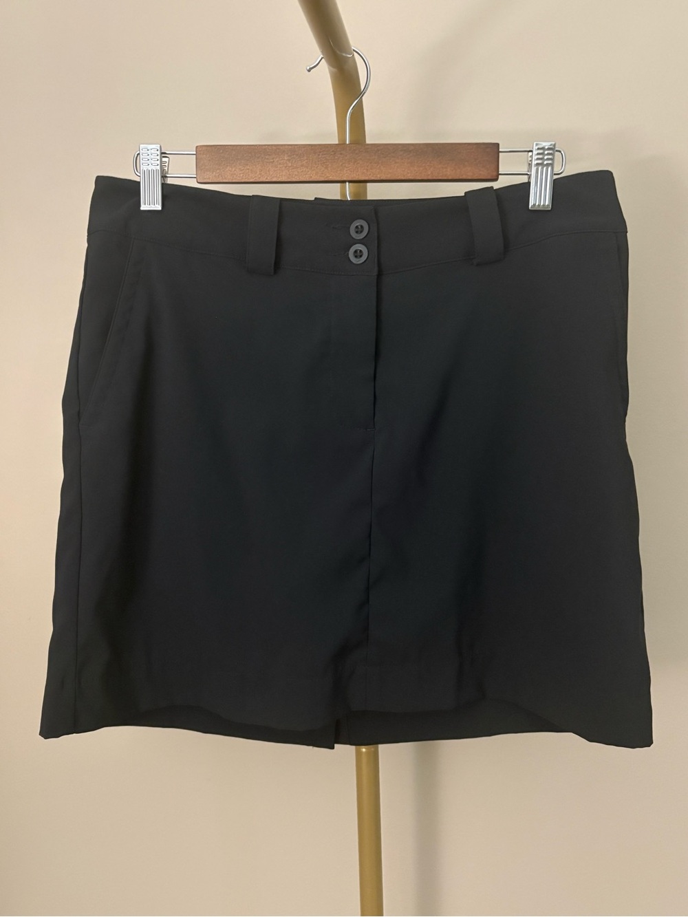 Nike Black Golf Skort - Sleek Two-Button Waist
